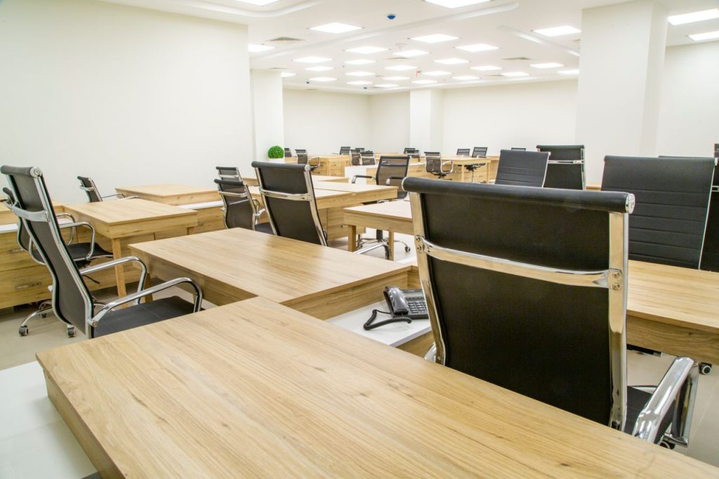 Coût employeur et recrutement 2027 : bureaux vides prêts à accueillir de nouveaux salariés